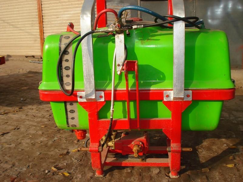 Boom sprayer Tractor compatibility 50-85 Hp 1- Tractor mounted Chemical tank: Chemical resistant (Plastic, Fiber glass, or stainless steel,) Chemical tank capacity (L): 600 No.