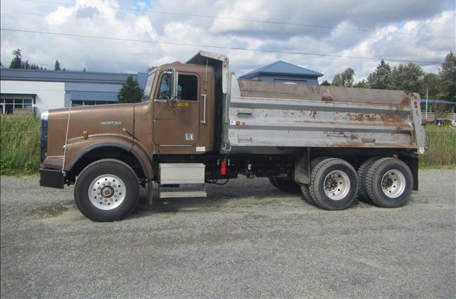 AUCTION STARTS AT 9AM 1992 FORD L9000 T/A 4,000 GAL
