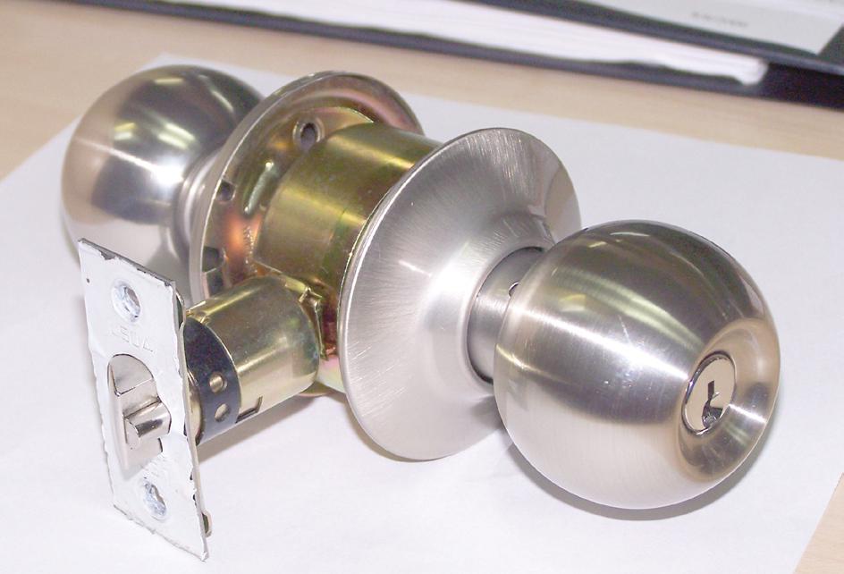 Adjustable 1-3/8" to 1-3/4" door thickness. *MB11B3 FL is drive-in whereas all others have standard latches.
