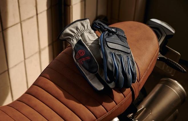 Seite 5 Short and cool: the "40 Years" gloves. The "40 Years" Collection gloves are designed for fans of the roadster and heritage culture.