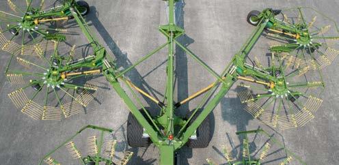 hydraulically between 10 m (32'10") and 19 m (62'4") to respond to various dimensions of the individual harvesters.