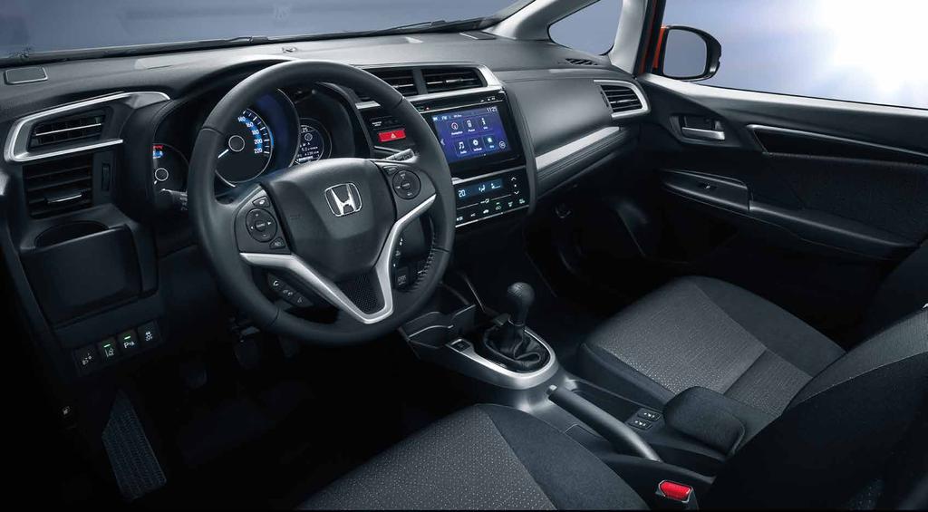 08 INTERIOR DESIGN stylestarts WITHIN Sit behind the wheel of the new Jazz and you will immediately feel at home, your hands will intuitively find the controls and you will see that the dials have