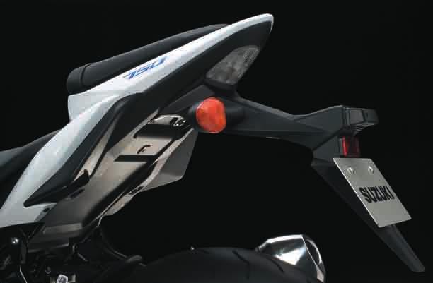 LED-taillight-integrated tailsection provides sharpness and freshness.