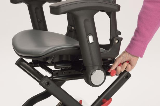 Once your Minimo Plus is locked in position you will no longer be able to move the tiller towards and away from the seat so use this as a simple test to find out if you Minimo Plus is locked in the