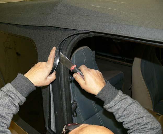 Connect the L/R quarter window zipper slider to Top s zipper sleeve and run the slider from front to rear to secure windows to Top.