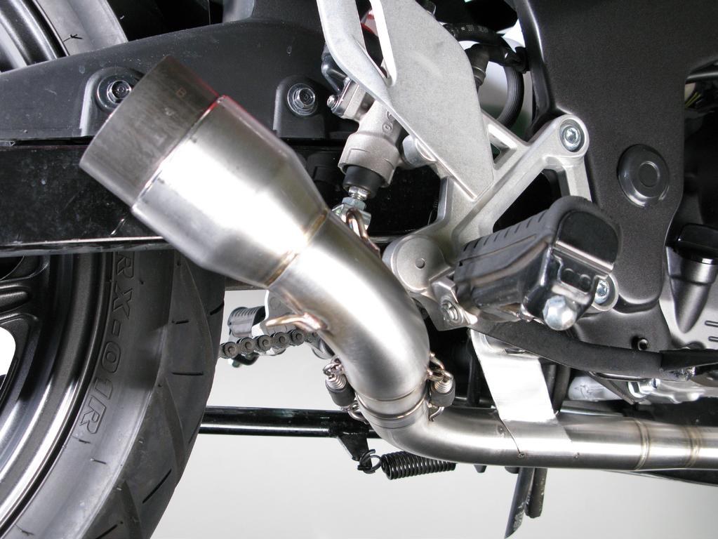 www.akrapovic.com 4. For EC type approved system only: slide the link pipe onto the header pipe and attach the springs (Figure 9).