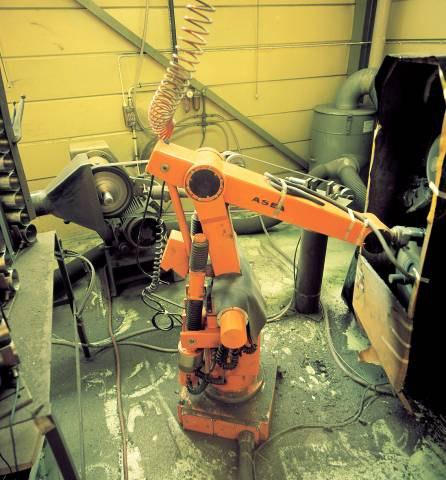 33 years of robotized finishing The world s first electrical robot sold in 1974 was for grinding and polishing of stainless steel tubes.