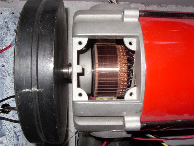 T5x and T7x treadmills. 5) T1x, T1xe, T3x, T3x-06, & T3xi-06 UNITS ONLY Clean the commutator on the drive motor. To do so: a. Remove the front motor cover. b.