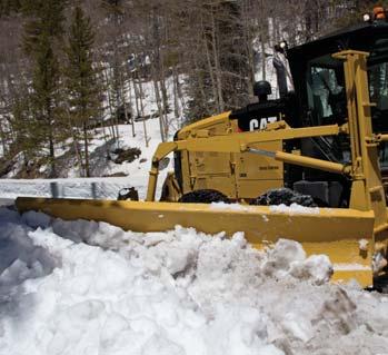 The front lift group can be combined with a front dozer blade or front scarifier for added versatility.