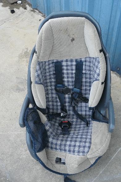 A label on the child seat outlined the recommended use of the seat as follows: When used with the internal car seat harness, this CSS was designed for use only by children who
