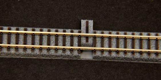ROKUHAN (Japan) Available through ZTrack Magazine s Shop Nickel-Silver, molded plastic ties strips (Code 60+), ballast section Kit Track & R-T-R
