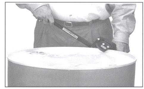 Turn the knob (A) clockwise slowly until the cutter base (C) is firmly in contact with the side of the drum.