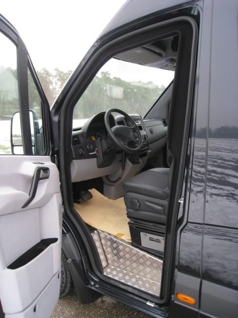 tinted rear windows Base vehicle: Body: Engine: Transmission: Gearbox: Mercedes Sprinter Body model on