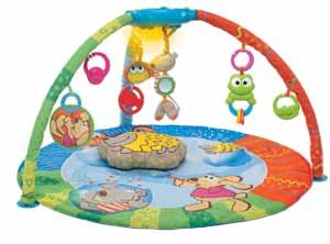 Mängukaare küljes ripub seitse mänguasja, elektrooniline paneel on varustatud mitut värvi valguse ning muusika ja heliefektidega.