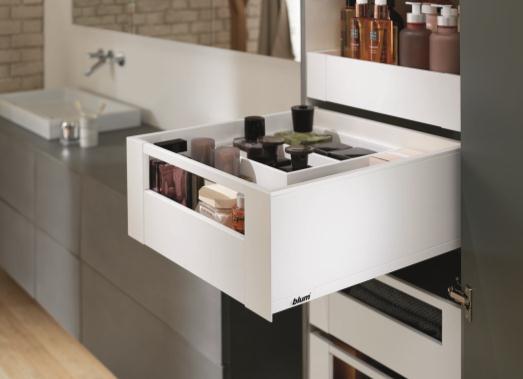 and 4 C-Height Inner Drawers; 70 Kgs.