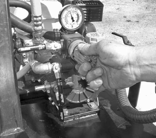 Open the pressure hose ball valve. Adjust the pressure by turning the pressure adjustment knob.