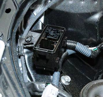 Pin 9 Pink Wire Headlights Pin 11 Wire Ground KEYLESS Blue CAR Pink KEYLESS Blue CAR /Black Pink Failure to use the headlight relay as instructed will cause damage to the keyless entry module.