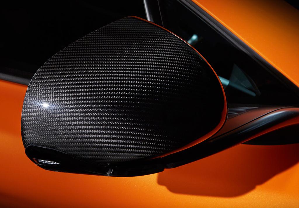 Lightweight, strikingly beautiful and exceptionally strong, carbon fibre accessories provide you with further opportunity to personalise your McLaren.