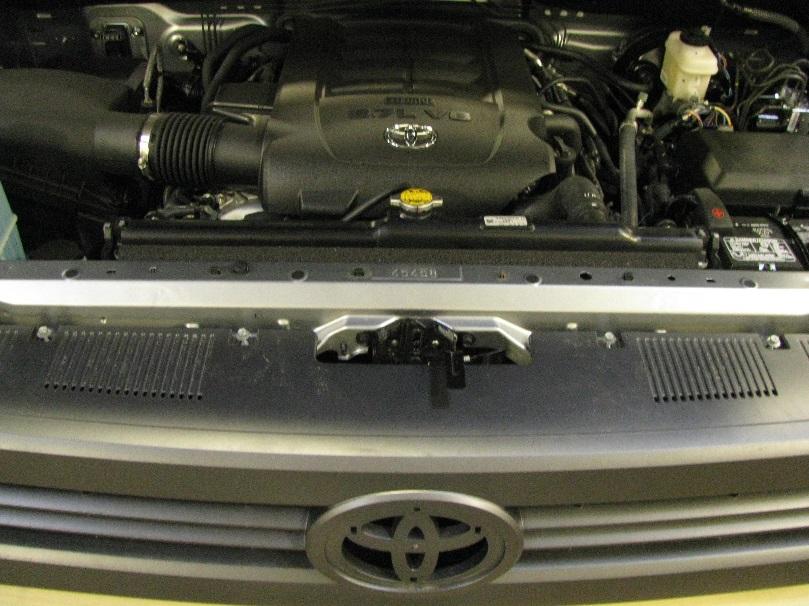 TOYOTA TUNDRA Black Laser Cut Grille Inspect parts for damage or paint defects. 1.