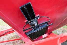 The chute is equipped with a hydraulic hood to better control the placement of your grain.