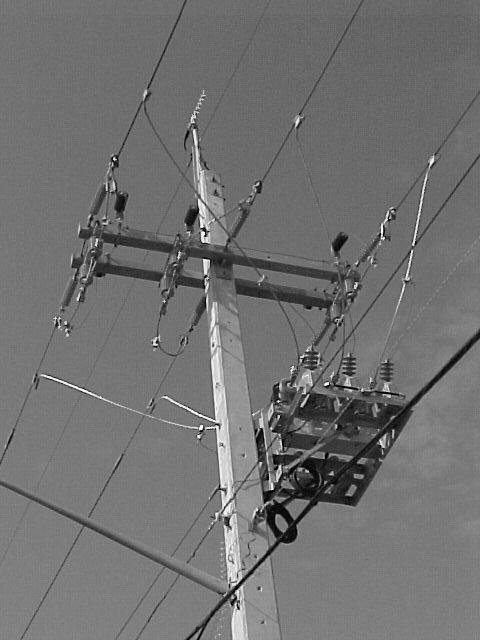FCRDA (F REFERENCE ONLY) NOVA THREE-PHASE RECLOSER HIZONTAL CONSTRUCTION NOTE: Use steel crossarms on concrete pole as shown.