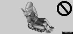 COMFORT ADJUSTMENT 16sa38a 16sa39a Do not get your head closer to the area where the side airbag inflates, since the side airbag inflates with considerable speed and force.