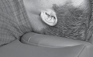 IMPORTANT Proper Placement of the Head Rest Pads for Supine Positioning: For techniques requiring a prone position, remove the face pad and place it with the ends pointing out firm the table (as
