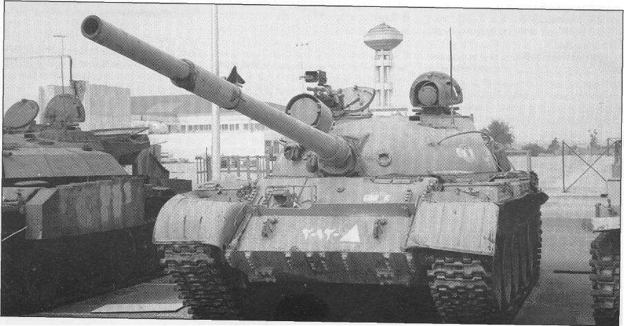 Captured Iraqi T-62 medium tankon display in Kuwait, mid-1992. Fording: unprepared 1.4 m; prepared 5.5 m Side slope: 30% Vertical obstacle: 0.8 m Trench: 2.
