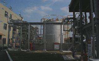 Biodiesel Production Plant in Kyoto City Method : Alkali-catalyzed Feedstock : Waste oils/fats (from household sector) Productivity : 5,000 L/day Waste Oil/fat Removal of