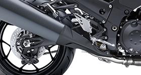 Gusseting on the swingarm increases rigidity to match the greater output. Swingarm is 10 mm longer to suit the new final gear ratio.