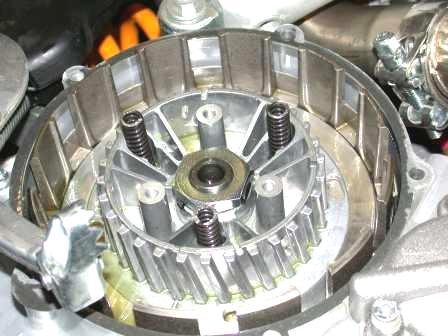 Be sure to keep the thrust washer between the outer basket and inner hub on top of the clutch basket it may stick to the inner hub when you remove it. See following pictures.