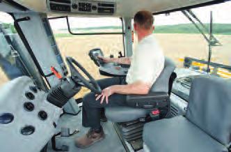 advanced Auto Comfort seat automatically adjusts to the weight of the operator and automatically reacts to shock loads before they reach the operator.