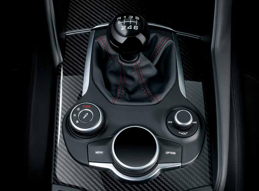 MANUAL GEARBOX To engage the gears, fully press the clutch pedal and put the gear lever into the desired position (the gear engagement diagram is shown