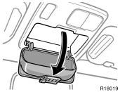 To reduce the chance of injury in case of an accident or a sudden stop, always keep the auxiliary box closed while driving.