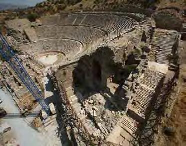 Ravno zaradi tega me mesto kot arheologinjo tako privlači. Zaradi česar je Efez še posebno zanimiv za znanost? Do zdaj je bilo izkopanih le 15 odstotkov mesta.