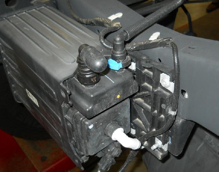 The vapor canister location differs based on which OEM gasoline tank the vehicle had. Both versions require the installation of the quick-connect fitting with vacuum cap. 3.