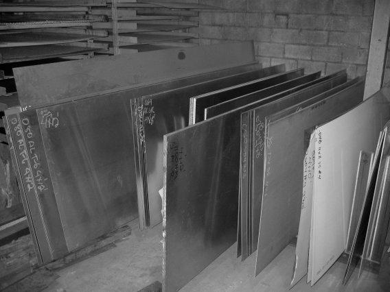 ALUMINUM PLATE UTILITY GRADE Mill Finish Stock Sheets 4 ft by 8 ft Thickness Weight Grade Inches lbs per sq ft 1/8 1.762 3003-H14 3/16 2.641 3003-H14 1/4 3.521 3003-H14 3/8 5.291 5052-H32 1/2 7.