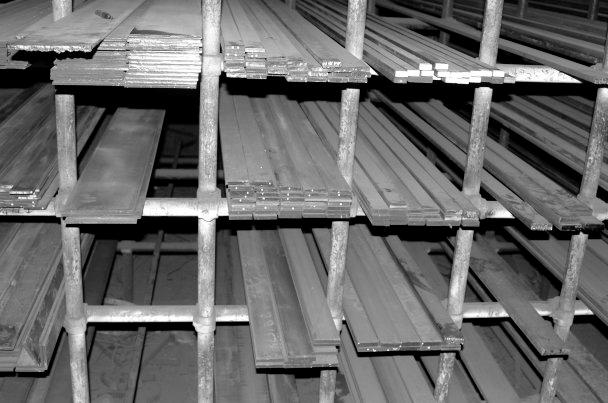 HOT ROLLED STEEL BARS Mild Steel Flats Stock Lengths- 20 ft Size Weight Size Weight Inches lbs per ft Inches lbs per ft 1/8 X 1/2 0.2125 3/8 X 1 1.28 3/4 0.3188 1 1/4 1.59 1 0.425 1 1/2 1.91 1 1/4 0.