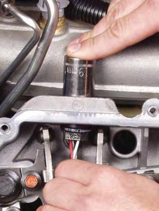 Also watch for rocker arm to injector interference. INJECTOR INJECTOR HOLD DOWN Note: Make sure that the copper gasket at the bottom of the injector has not fallen into the injector bore.
