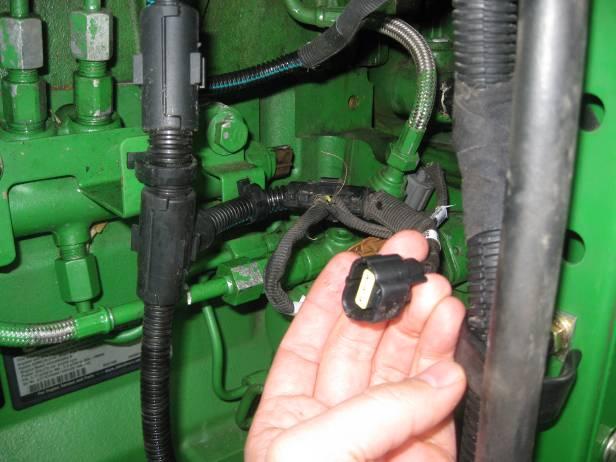 3) Unplug fuel pressure sensor. 4) Plug Female Connector from module into Fuel Pressure Sensor.
