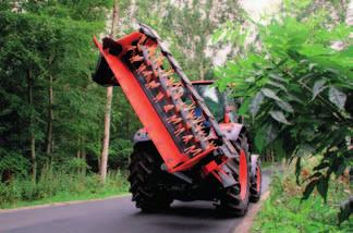 The low gravity point during transport, with the weight of the mower close to the tractor, provides an excellent weight distribution.