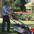Adjustable handlebars allow you to customise the lawnmower to suit your height.