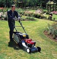 Ideal for larger lawns, the powerful 163cc OHV engine also drives the mower along at a consistent speed for the perfect finish.