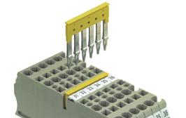 The electrician can cut off the required amount of contact elements from the continuous 20-pole cross-connection comb. ZQV 2.