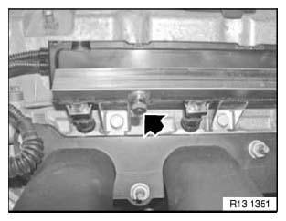 3: Identifying Front Axle Carrier Components A wheel/chassis alignment check must be carried out after the following work: Release