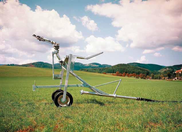 Special weights continuously balance the boom parallel to the ground. An infinitely variable hydraulic height adjustment provides ground clearance from 1.3 m to 2.