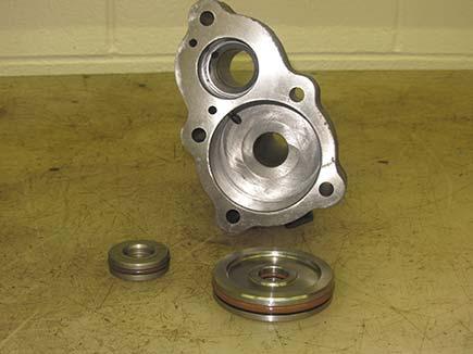 VCS/VMS Combination Cylinder Disassembly and Assembly Service Procedures TRSM0940 5. Remove the Range and Reduction Pistons from the cylinder bores 7.