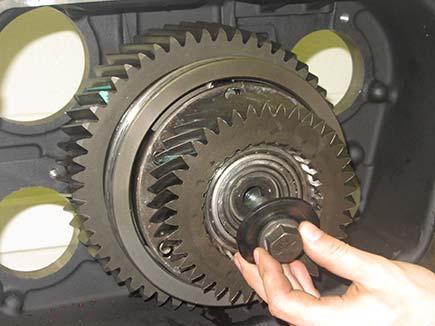 Remove the splitter gear from the Output Shaft Note: For disassembly and