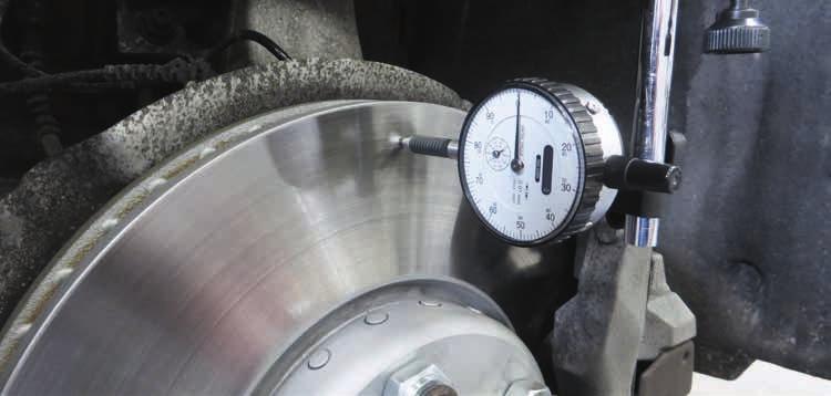 Testing lateral runout (judder) with a dial gauge CHECKING WEAR AND TEAR On account of the high mechanical and thermal load on such components, the state of the composite brake disc - just as is the