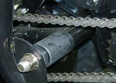 Clean the drive chain with kerosene and wipe it dry, and apply the lubricant.